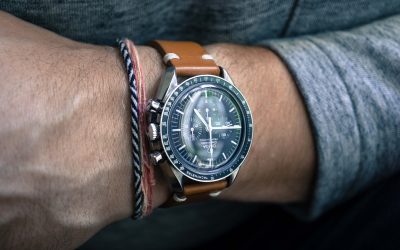 Why do watch bezels rotate?